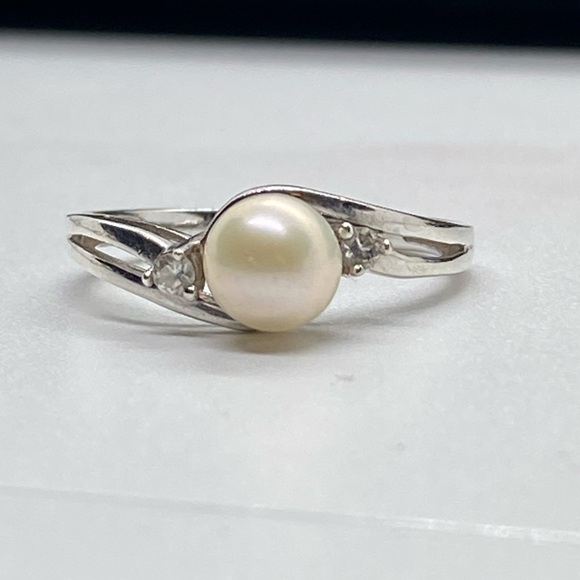 Pearl & Silver Ring With Two Stones - Picture 14 of 16